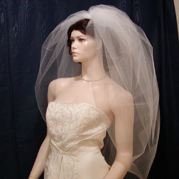 Elbow length veil