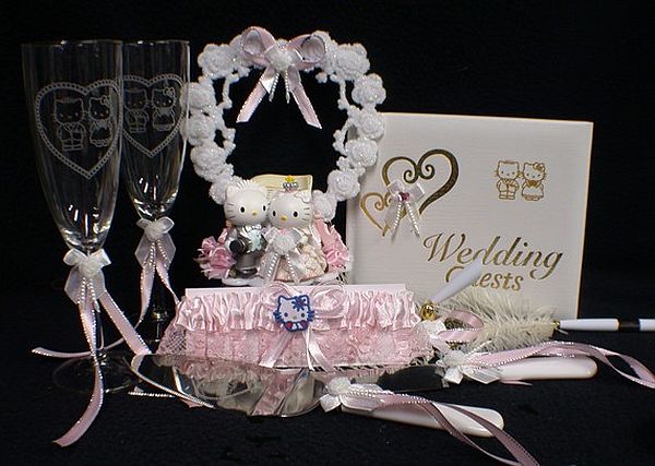 Cute Hello  Kitty  wedding gifts and bridal accessories 