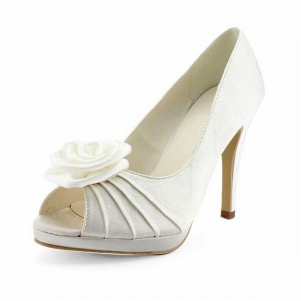 Stunning ivory wedding shoes - Wedding Clan
