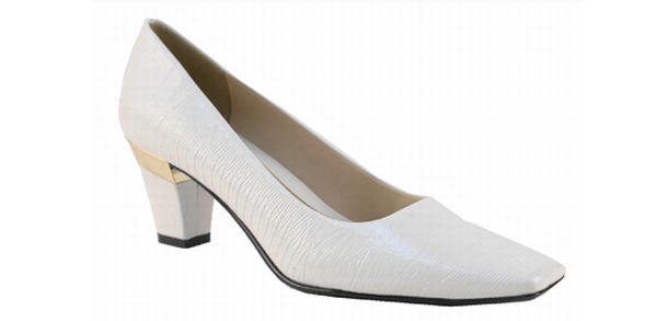 Low heel wedding shoes for the bride-to-be - Wedding Clan
