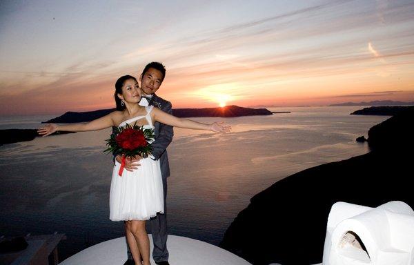 Marry your love in Santorini