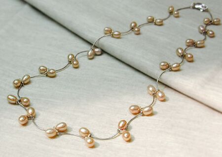 pearl necklace o11