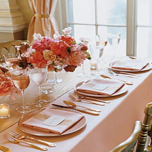 Tablesetting In Pink And Gold