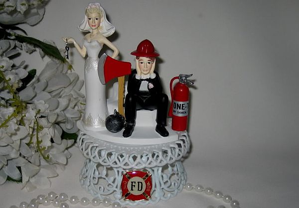 The Wilton ball and chain topper