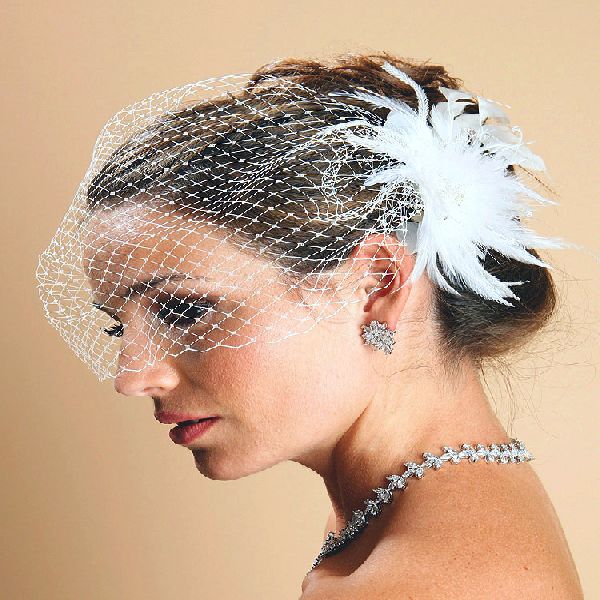 Veil with side accessory