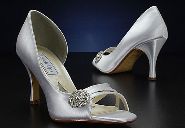 Magical dyeable wedding shoes - Wedding Clan