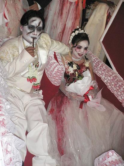 zombie styled wedding dress 13