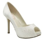 Elegant lace wedding shoes for the bride - Wedding Clan