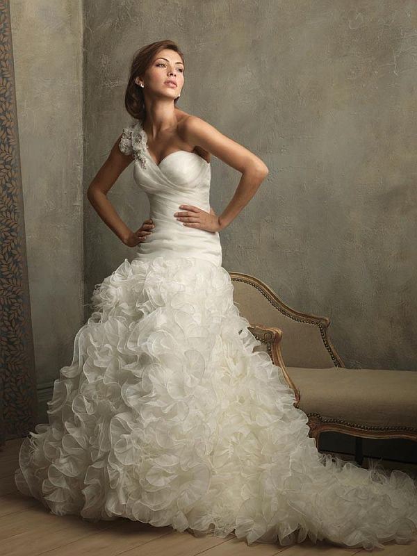 Best wedding dress trends of 2011 - Wedding Clan