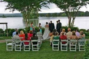 12-lakeside-wedding