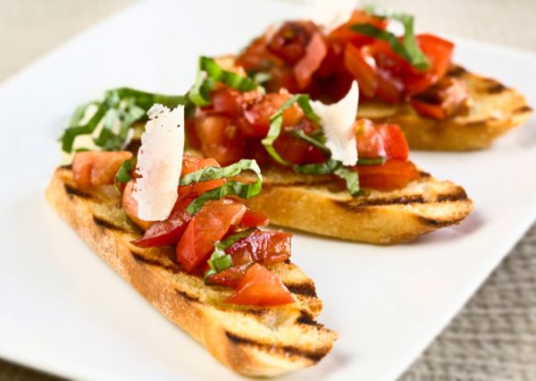 Top wedding appetizers for a foodie wedding and tips to keep your