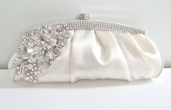 Modern-Ivory-Bridal-Purses-11