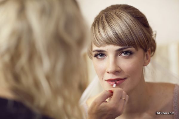 girl applying make-up