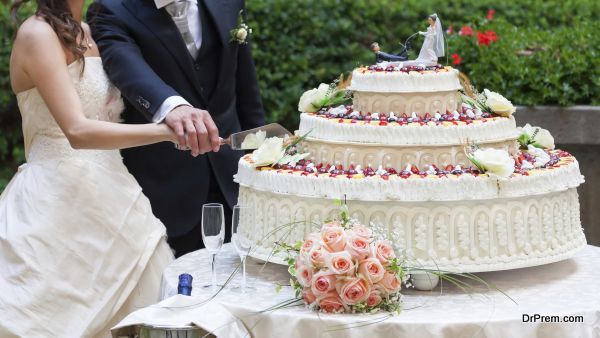 spouses cut their wedding cake