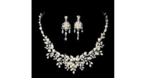 Pearl and rhinestone vintage necklace