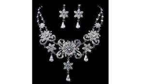Rhinestone embedded vintage necklace