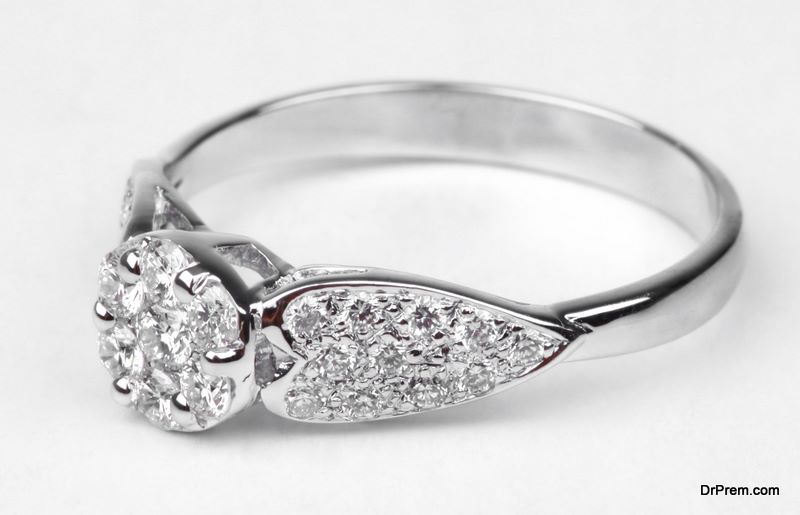 Select White Diamond Rings for Your Loved Ones